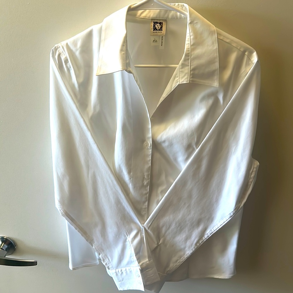 Anne Klein. Button Down. Size Large.